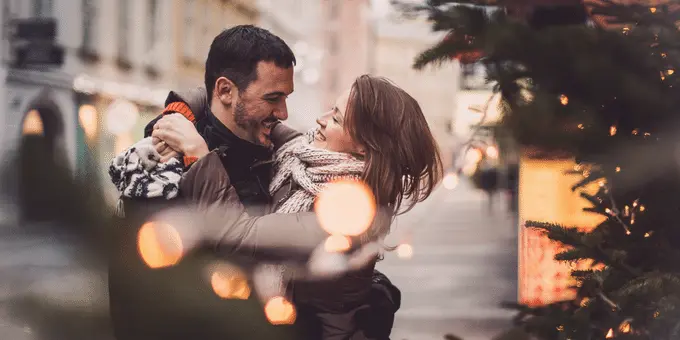 10 Tips for Dating During the Holiday Season